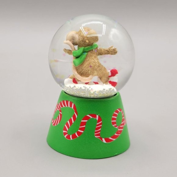 Charming Tails Snow Globe Glitter Green Figurine Snowboarding Mouse - Picture 3 of 9